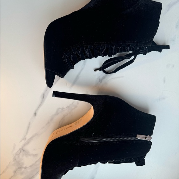 Black velvet booties size 9 brand new with box - Picture 7 of 8